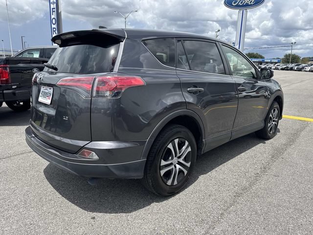 Used 2018 Toyota RAV4 LE FWD image 5