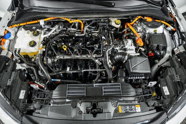 Certified 2024 Ford Escape SE w/ PHEV Premium Package image 21