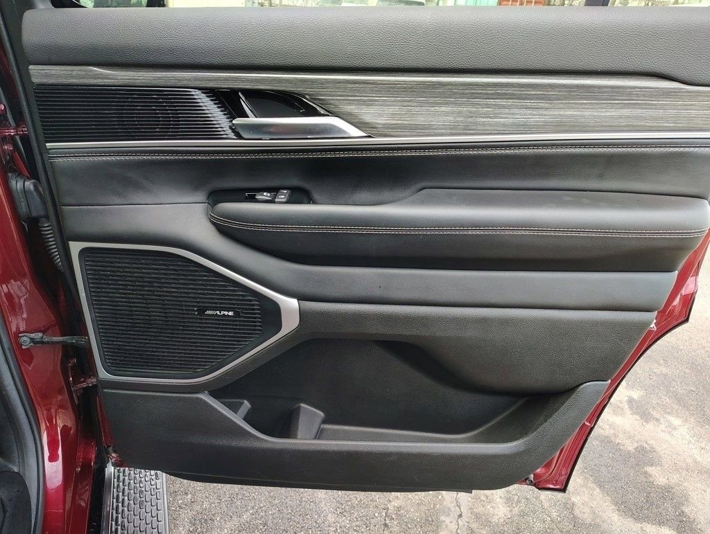 Used 2022 Jeep Wagoneer Series III w/ Flexible Seating Group image 28