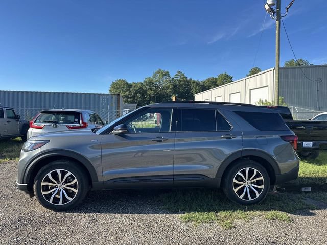 Certified 2025 Ford Explorer ST-Line AWD/4WD image 5