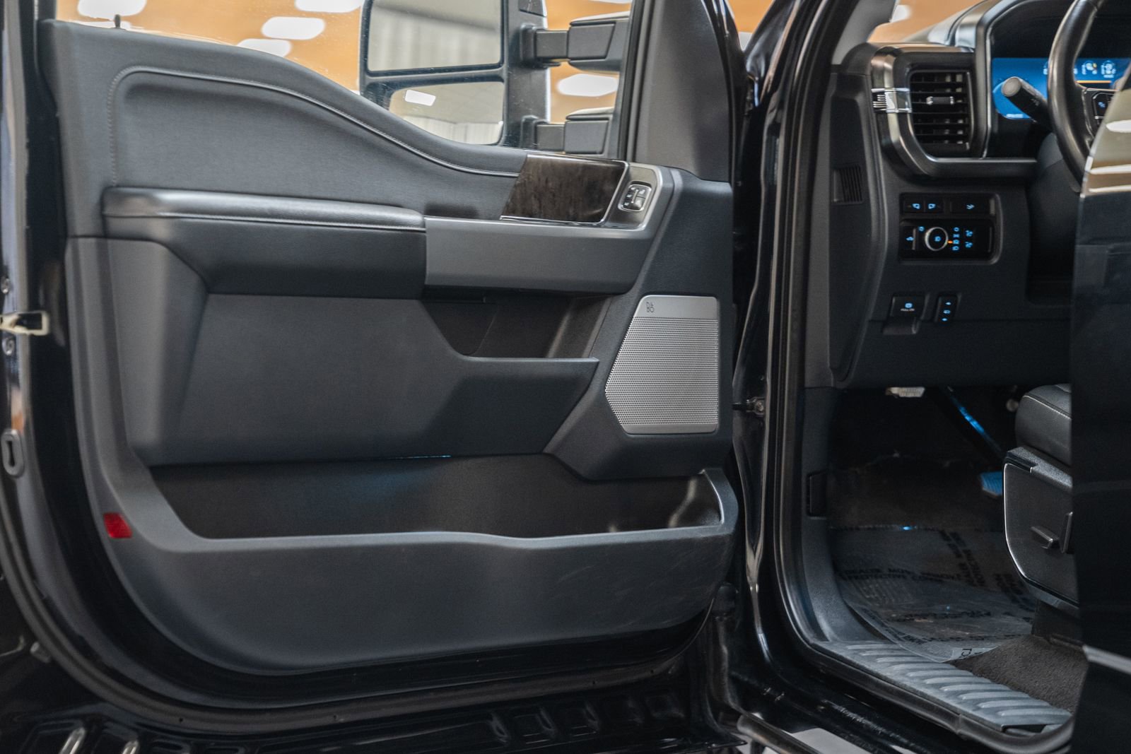 Certified 2024 Ford F250 Lariat w/ Lariat Ultimate Package image 52