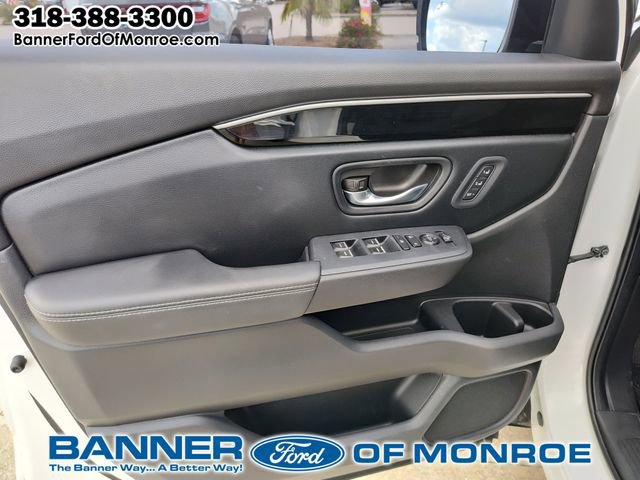 Used 2023 Honda Pilot Touring image 16