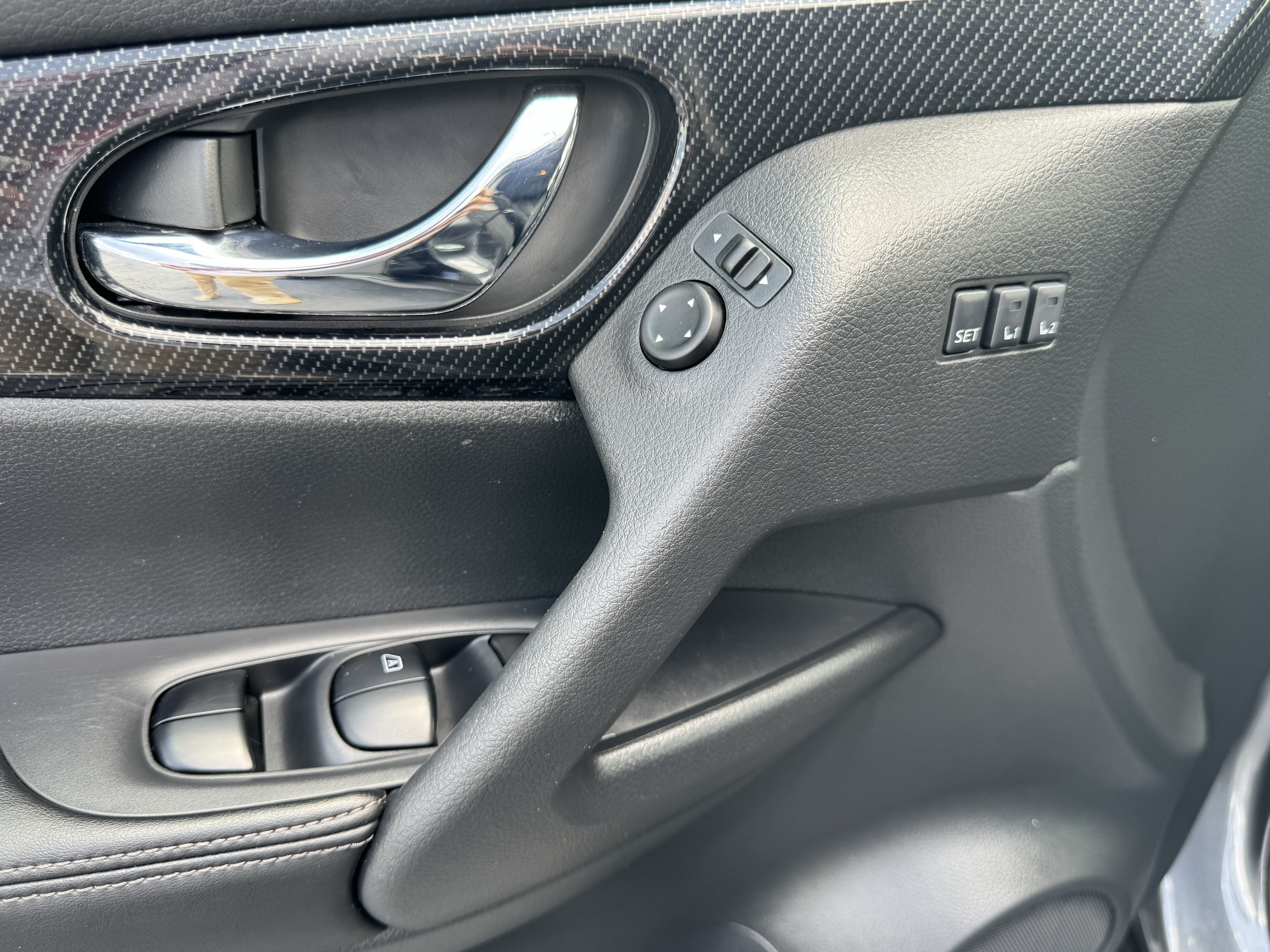 Used 2019 Nissan Rogue SL AWD/4WD image 12