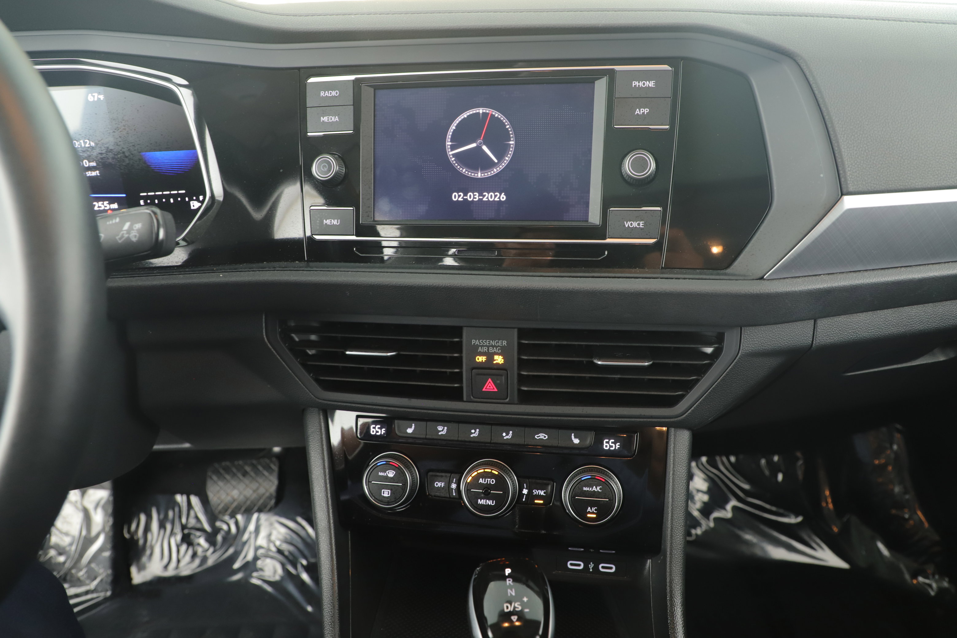 Used 2024 Volkswagen Jetta SE w/ Panoramic Sunroof Package image 13