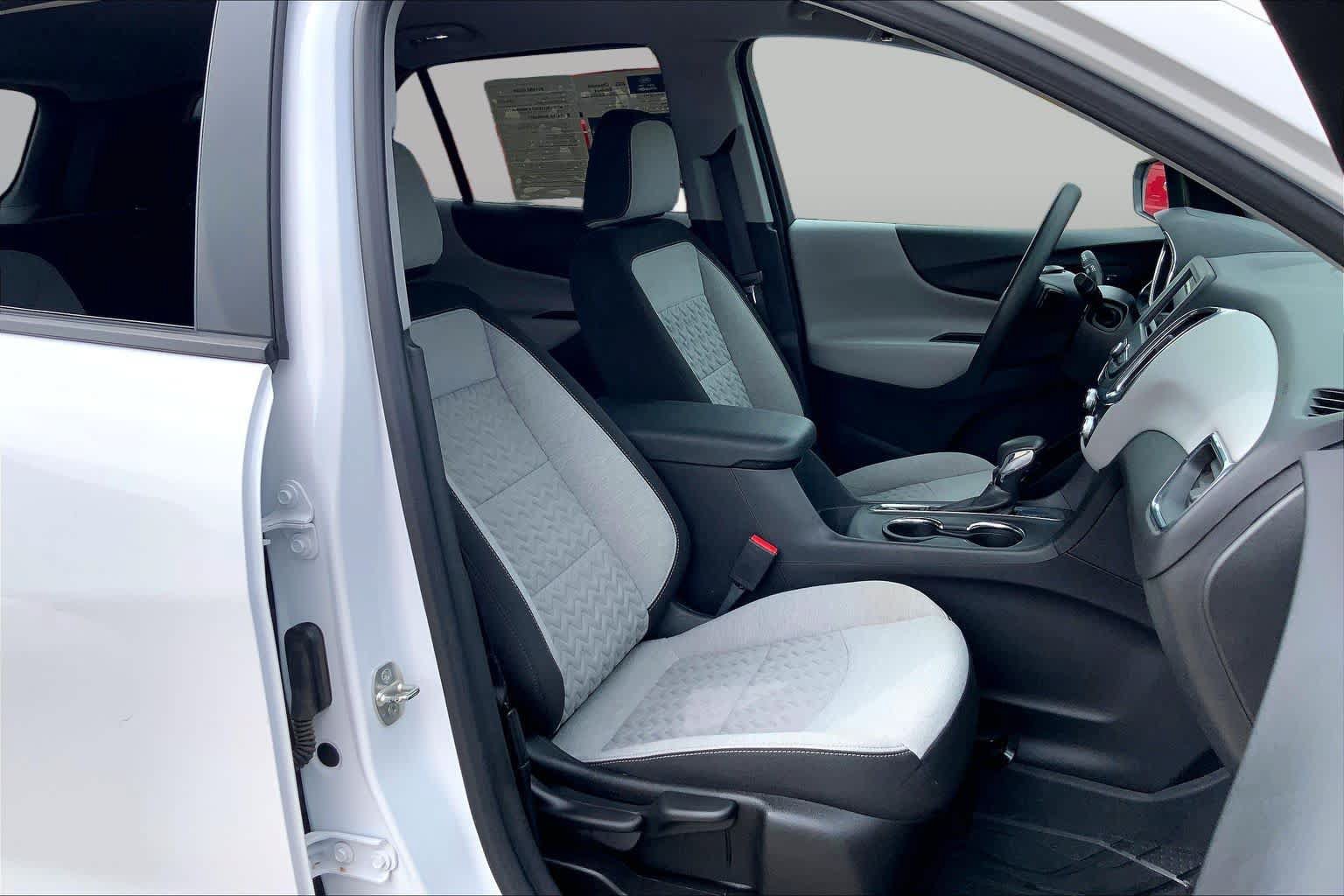 Used 2023 Chevrolet Equinox LS w/ LS Convenience Package FWD image 9
