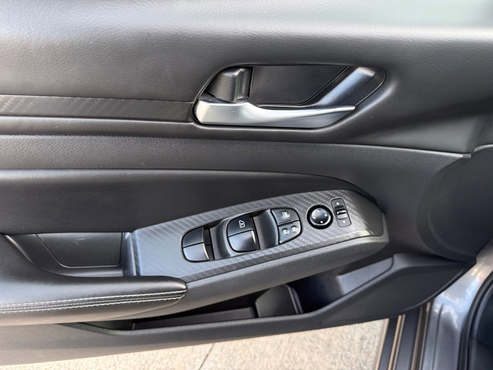 Used 2024 Nissan Altima 2.5 SV image 14