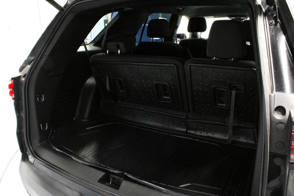 Used 2023 Chevrolet Traverse LT w/ Midnight/Sport Edition AWD/4WD image 15