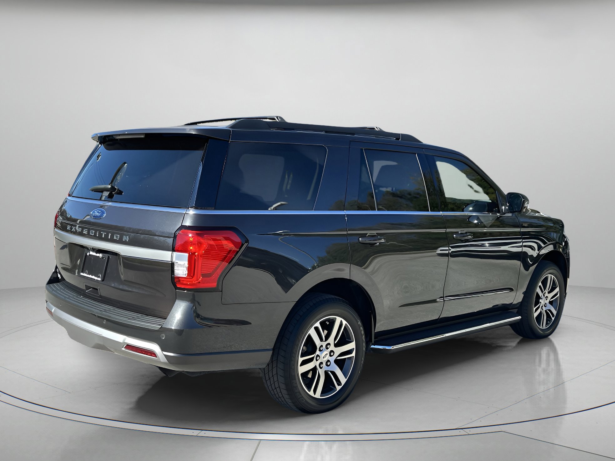 Certified 2023 Ford Expedition XLT image 26