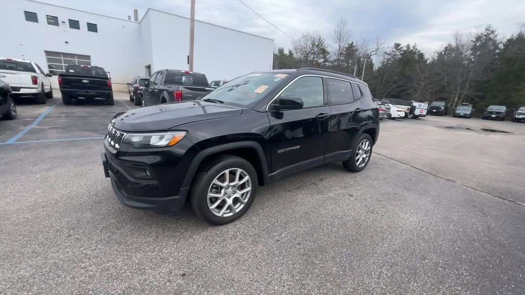 Used 2024 Jeep Compass Latitude AWD/4WD image 14