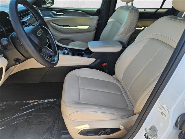 Used 2023 Jeep Grand Cherokee L Limited w/ Luxury Tech Group II AWD/4WD image 16