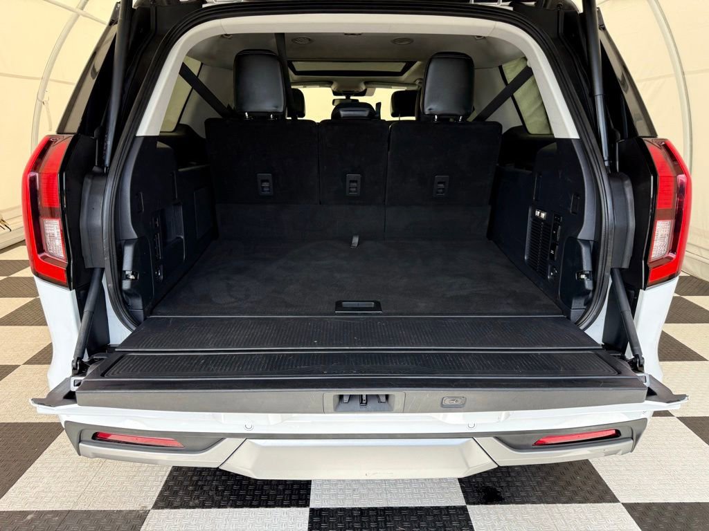 Certified 2025 Ford Expedition Max Platinum AWD/4WD image 8