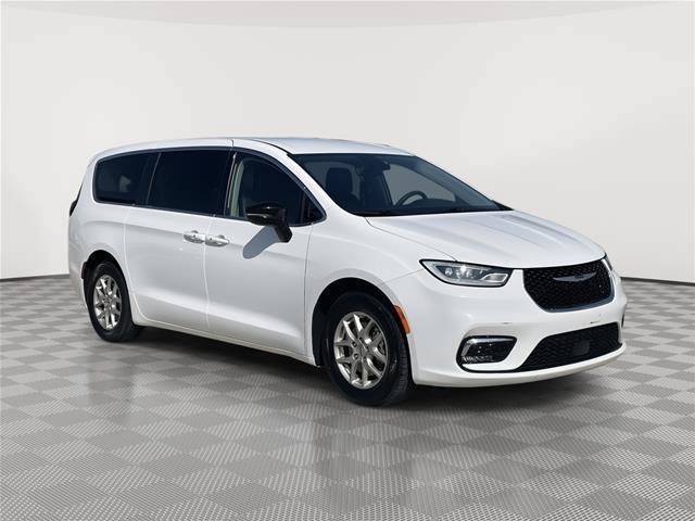 Used 2024 Chrysler Pacifica Touring-L FWD image 5