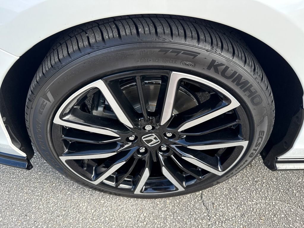 Used 2024 Honda Accord Touring image 12