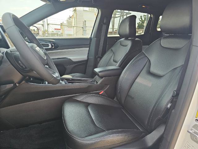 Used 2025 Jeep Compass Limited AWD/4WD image 14