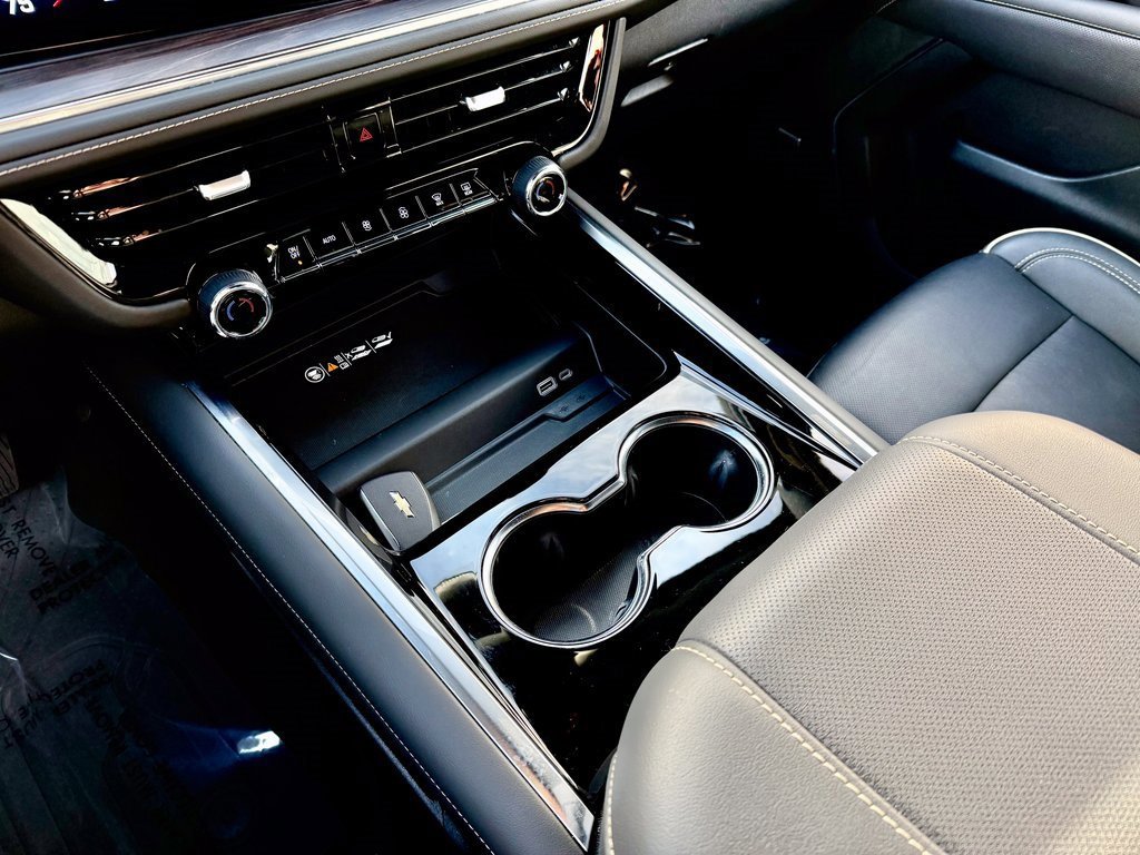 Used 2025 Chevrolet Suburban Premier w/ Sun And Tow Package image 24