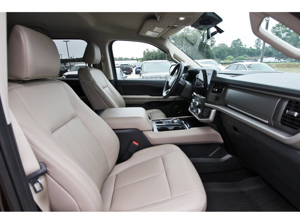Certified 2024 Ford Expedition XLT RWD image 26