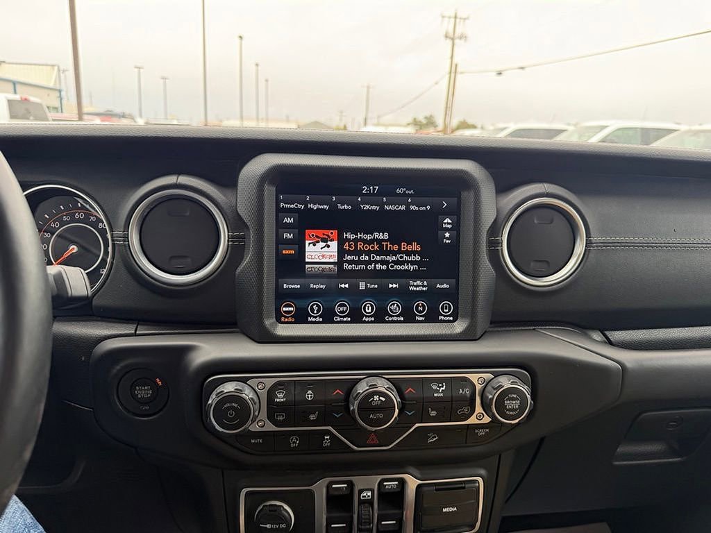 Used 2018 Jeep Wrangler Unlimited Sahara AWD/4WD image 11