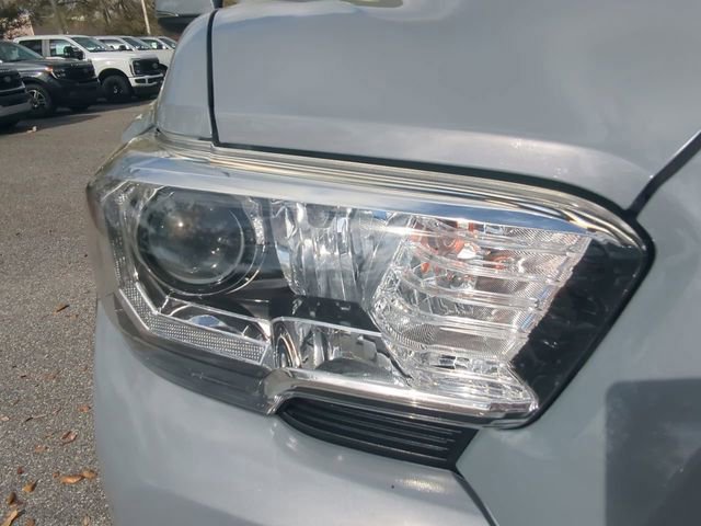 Used 2021 Toyota Tacoma TRD Off-Road image 11