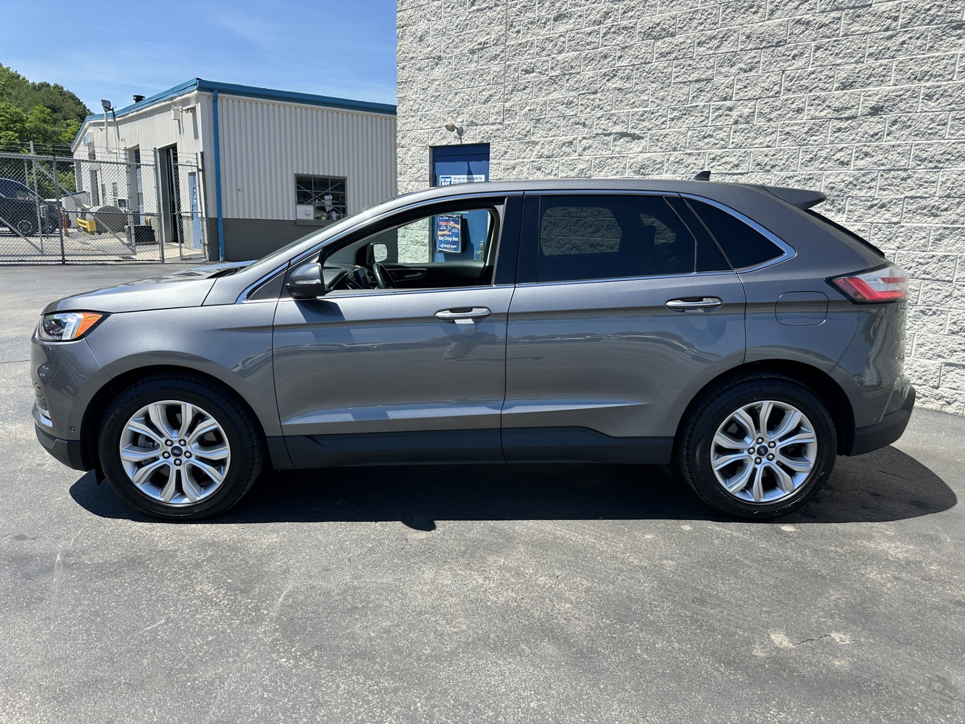 Certified 2021 Ford Edge Titanium w/ Equipment Group 301A AWD/4WD image 4