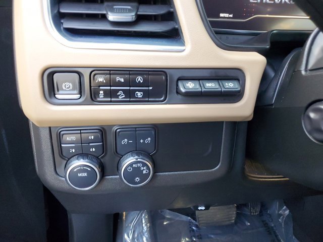 Used 2023 Chevrolet Suburban Premier image 10