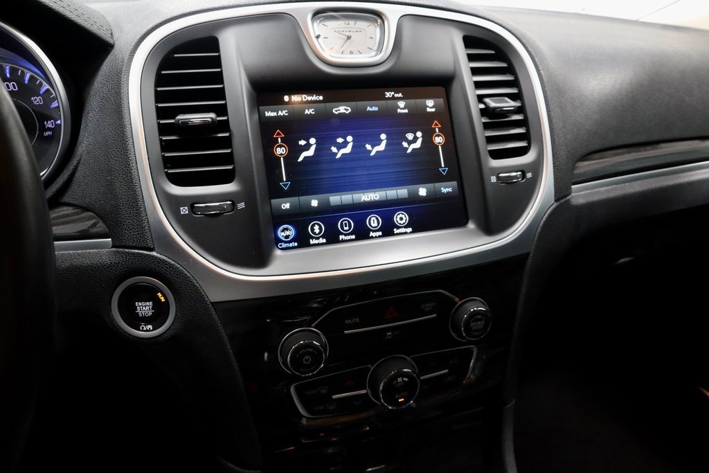 Used 2022 Chrysler 300 Touring image 31