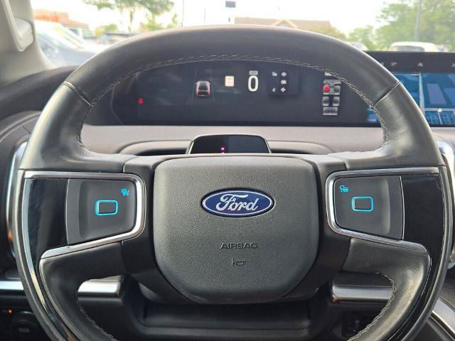 Certified 2025 Ford Expedition Platinum w/ Driver's Package AWD/4WD image 36