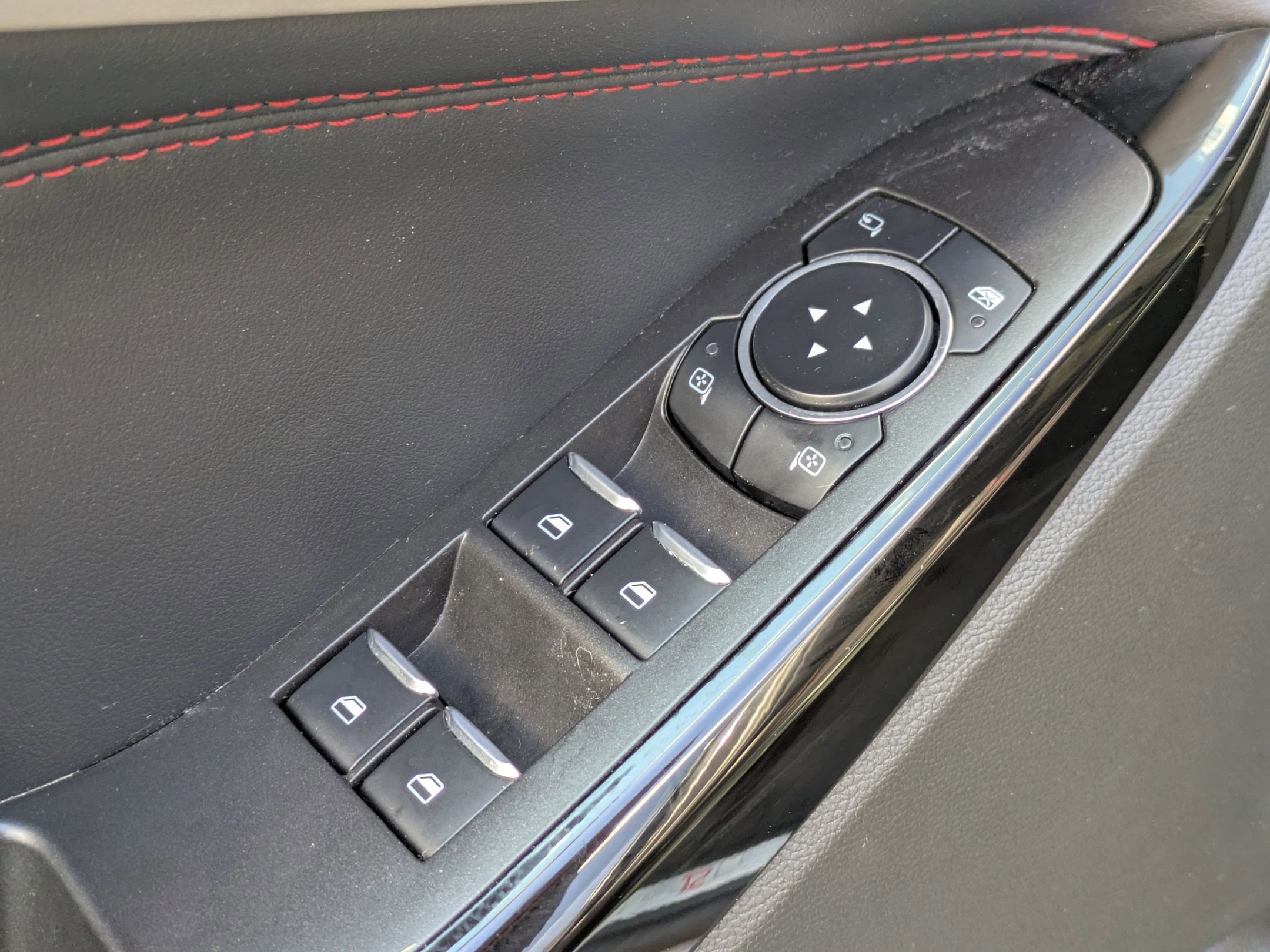 Certified 2024 Ford Explorer ST-Line w/ Class IV Trailer Tow Package image 11