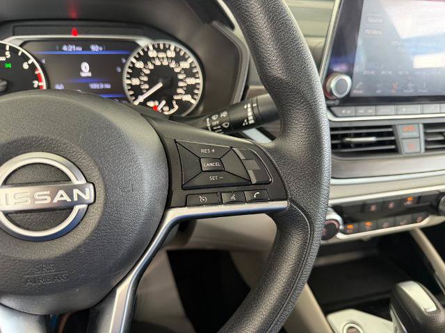 Used 2024 Nissan Altima 2.5 SV FWD image 12