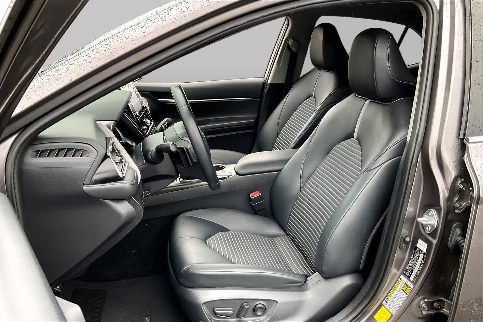 Used 2022 Toyota Camry SE FWD image 8