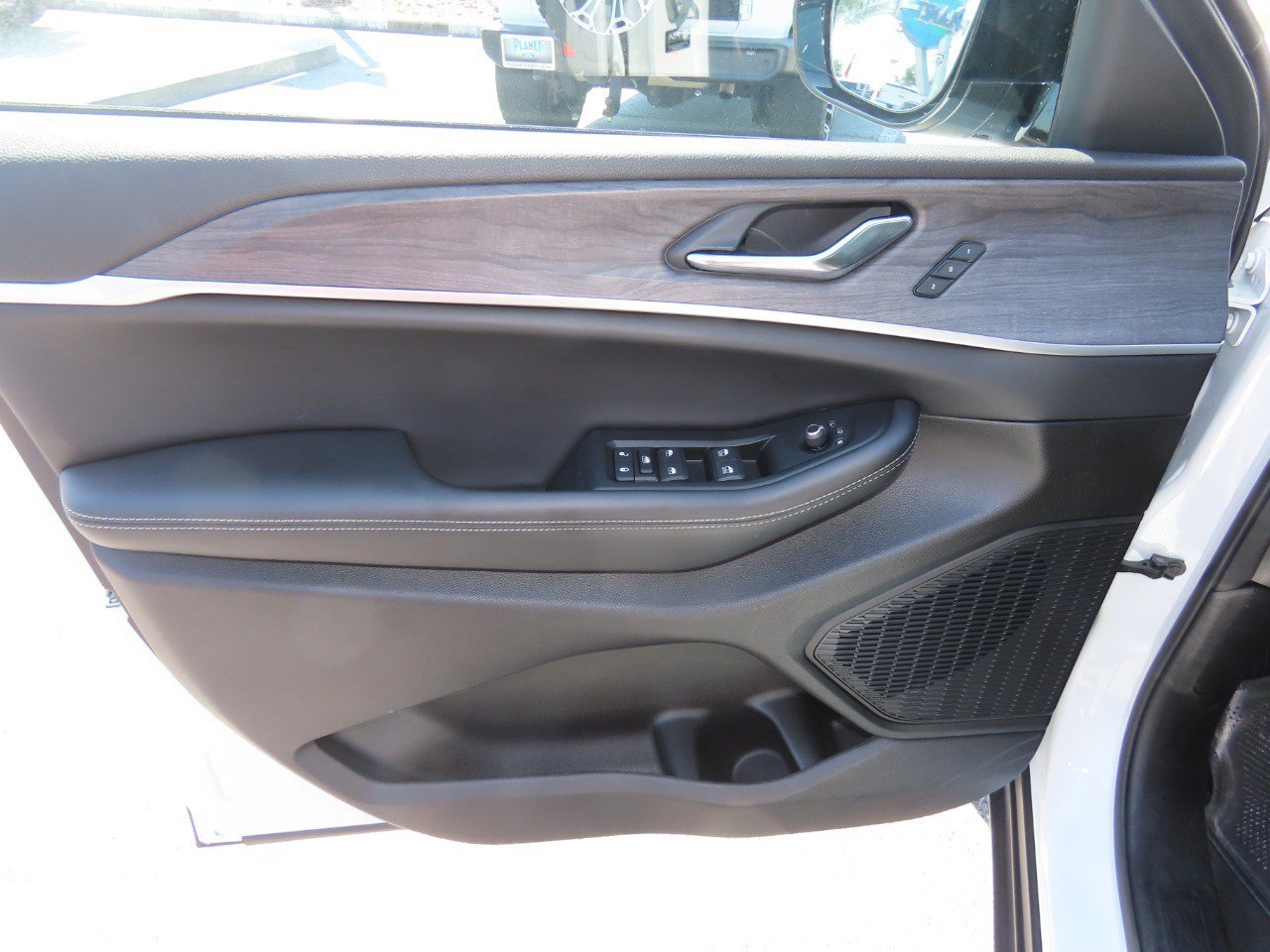 Used 2024 Jeep Grand Cherokee L Limited RWD image 24