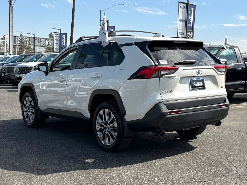 Used 2022 Toyota RAV4 XLE Premium image 6
