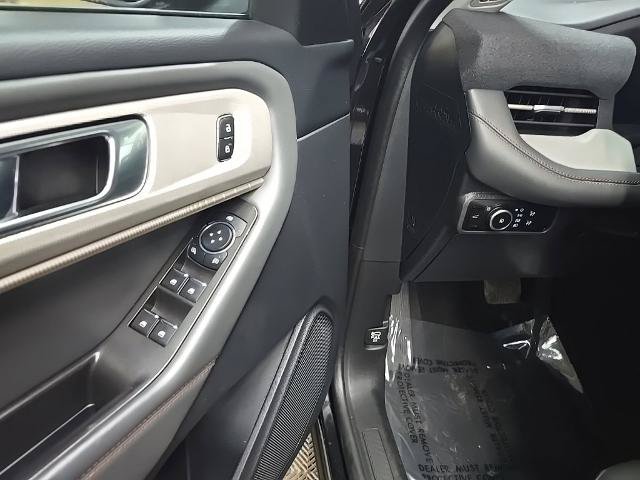 Certified 2025 Ford Explorer Active w/ Active Comfort Package AWD/4WD image 30