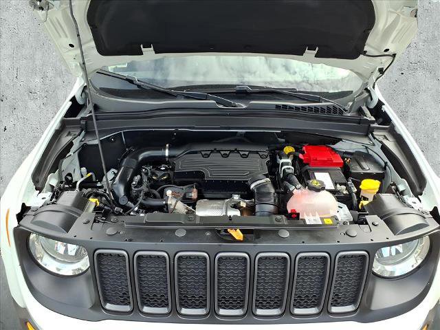 Used 2022 Jeep Renegade Trailhawk w/ Trailer Tow Group image 12