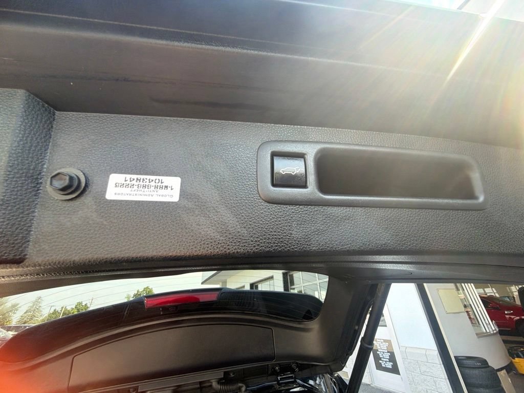 Used 2022 Toyota Highlander XLE AWD/4WD image 47