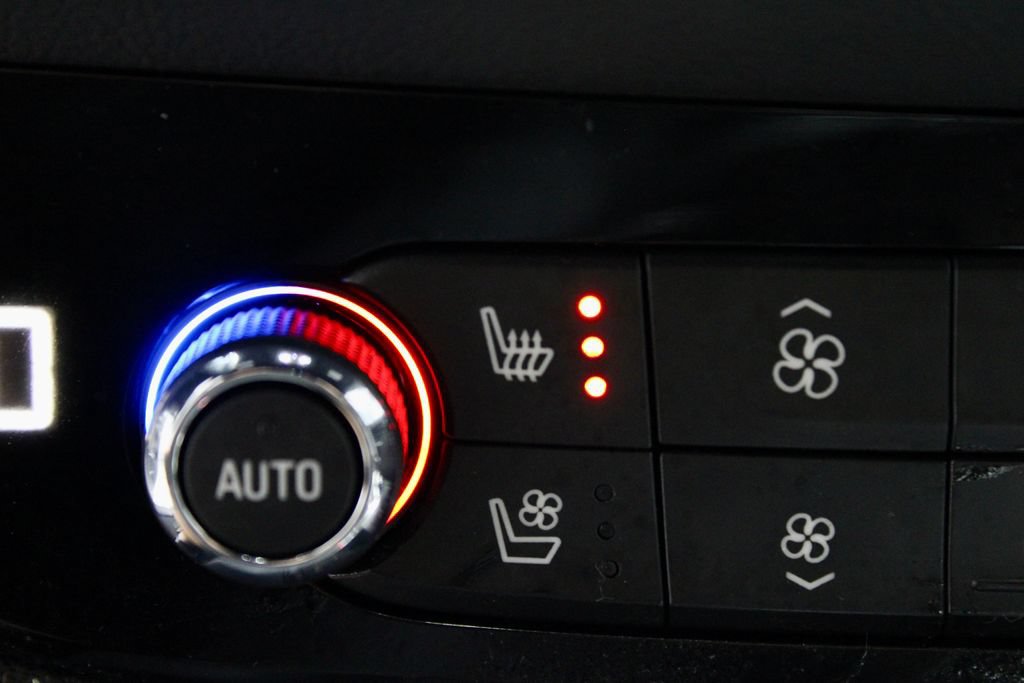 Used 2024 Buick Enclave Premium AWD/4WD image 4