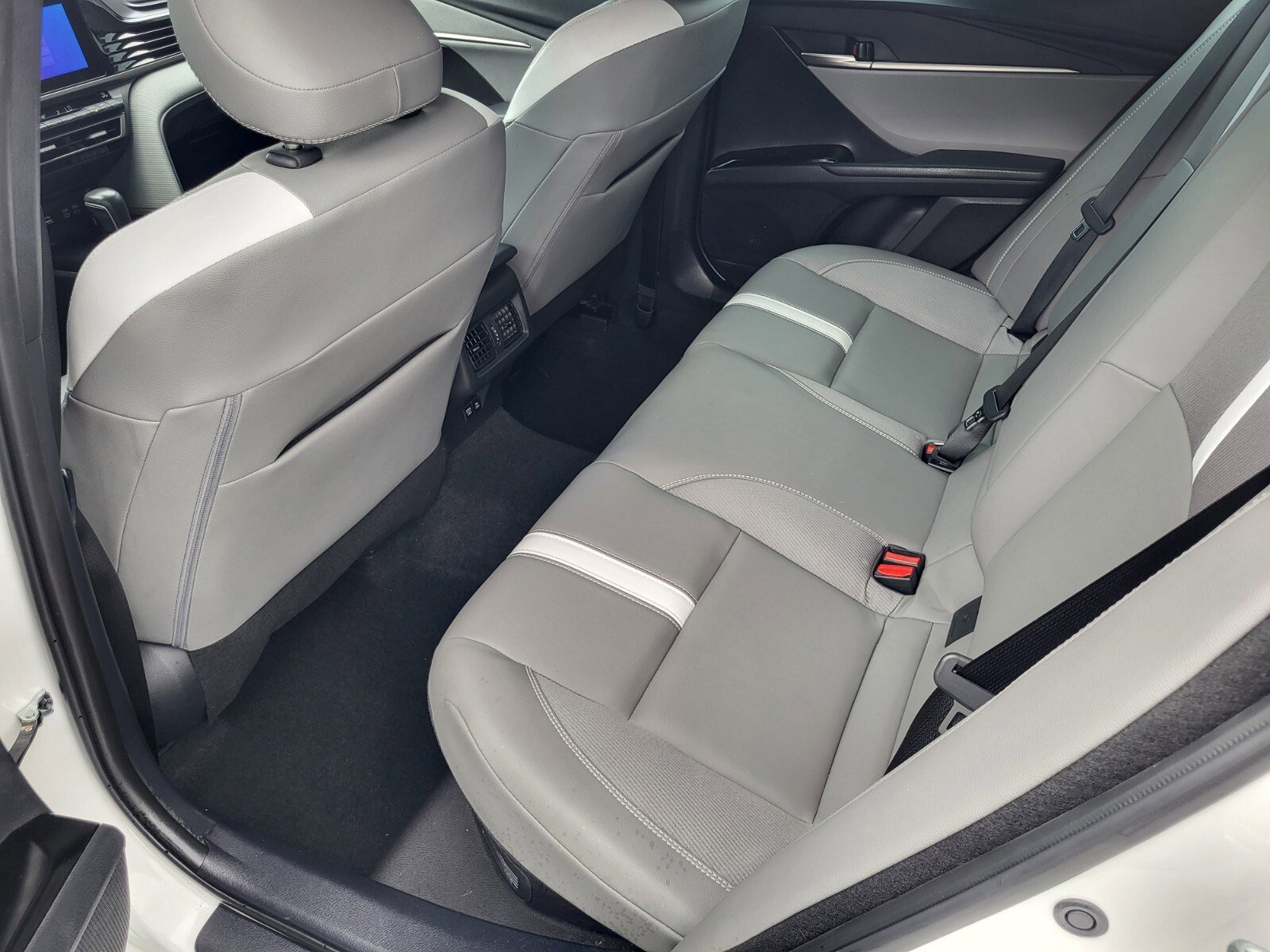 Used 2025 Toyota Camry SE FWD image 18