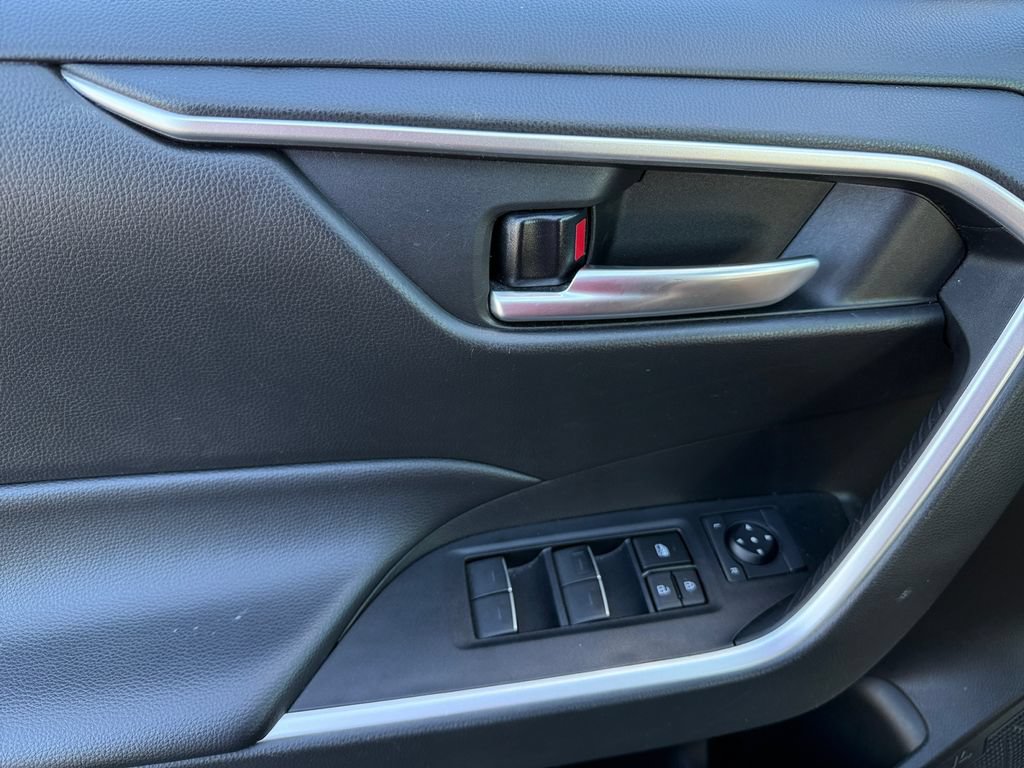 Used 2023 Toyota RAV4 XLE AWD/4WD image 16