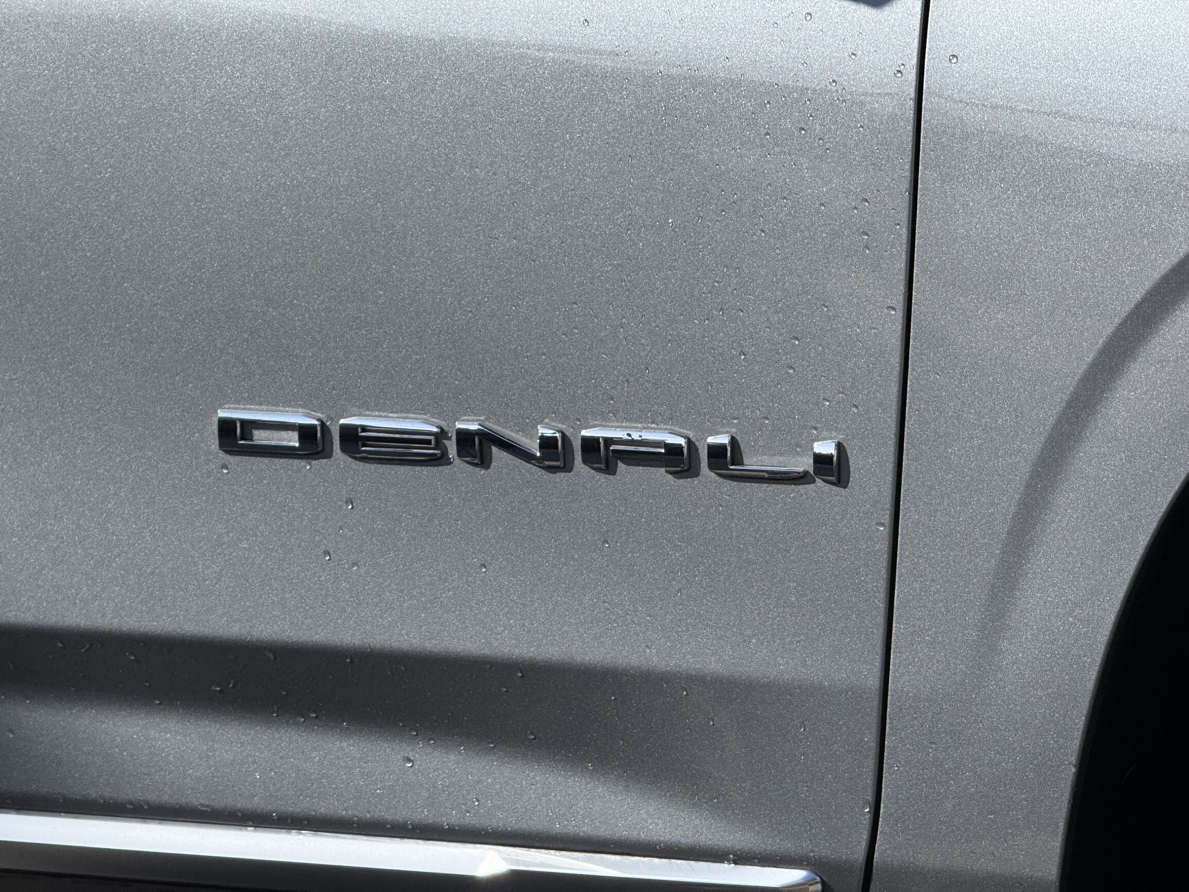 Used 2024 GMC Yukon Denali image 9