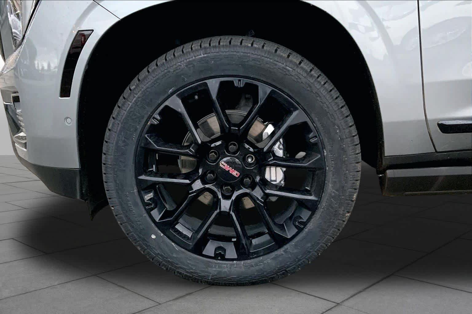 Used 2025 GMC Yukon Denali w/ Sun & Power Step Package AWD/4WD image 10