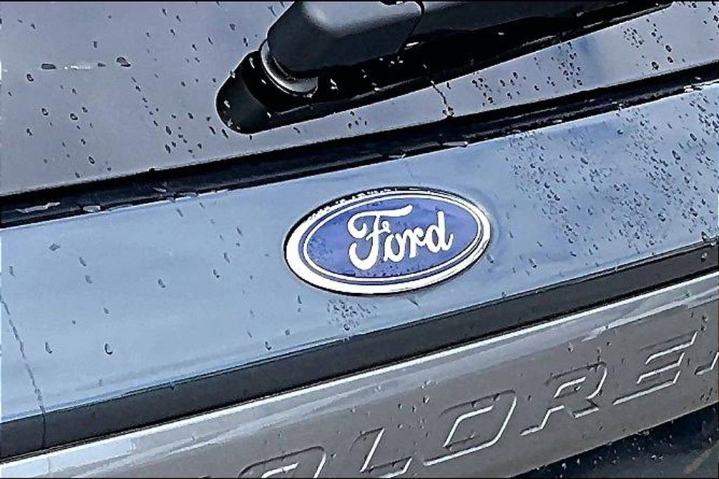 Certified 2023 Ford Explorer XLT w/ Equipment Group 202A image 8