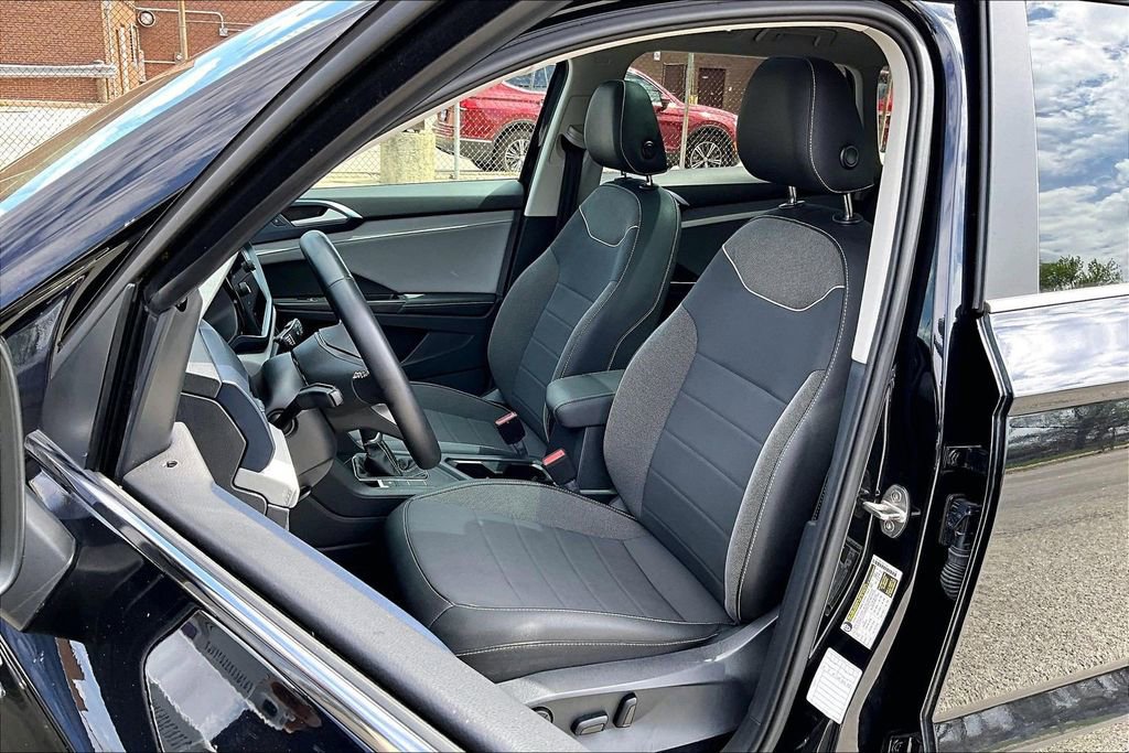 Used 2024 Volkswagen Taos SE FWD image 24