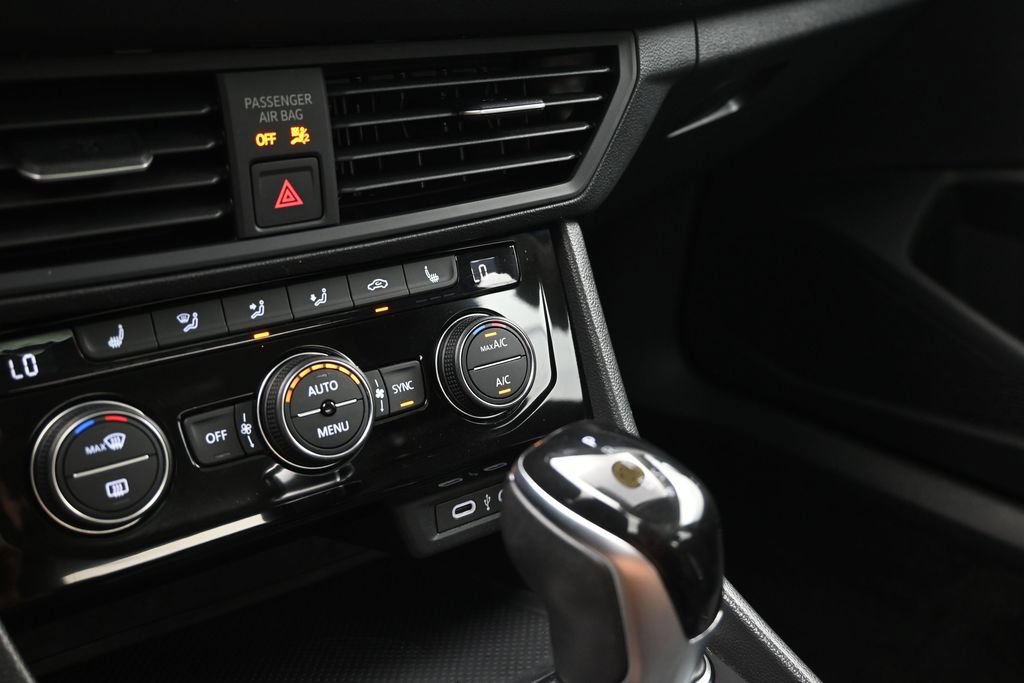 Used 2024 Volkswagen Jetta SE FWD image 22