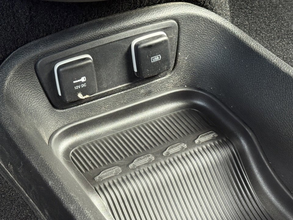 Used 2020 Chrysler Pacifica Touring-L Plus image 39