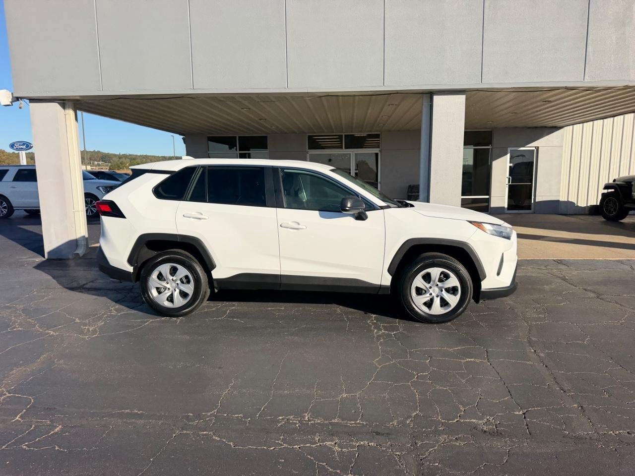 Used 2025 Toyota RAV4 LE AWD/4WD image 2