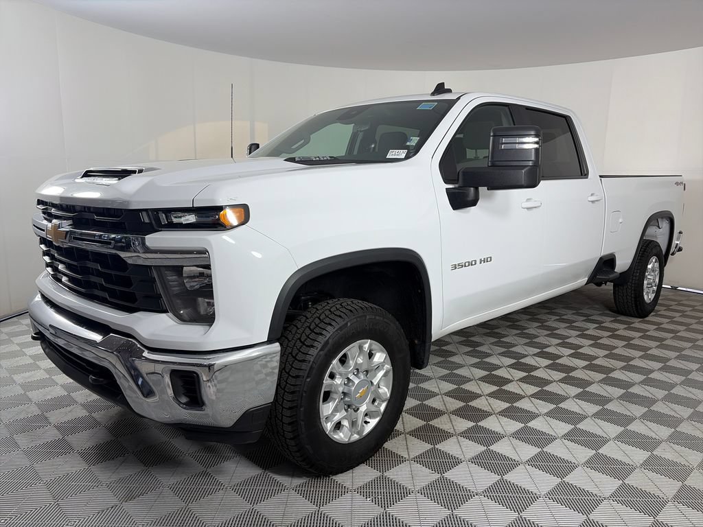 Used 2024 Chevrolet Silverado 3500 LT AWD/4WD image 3