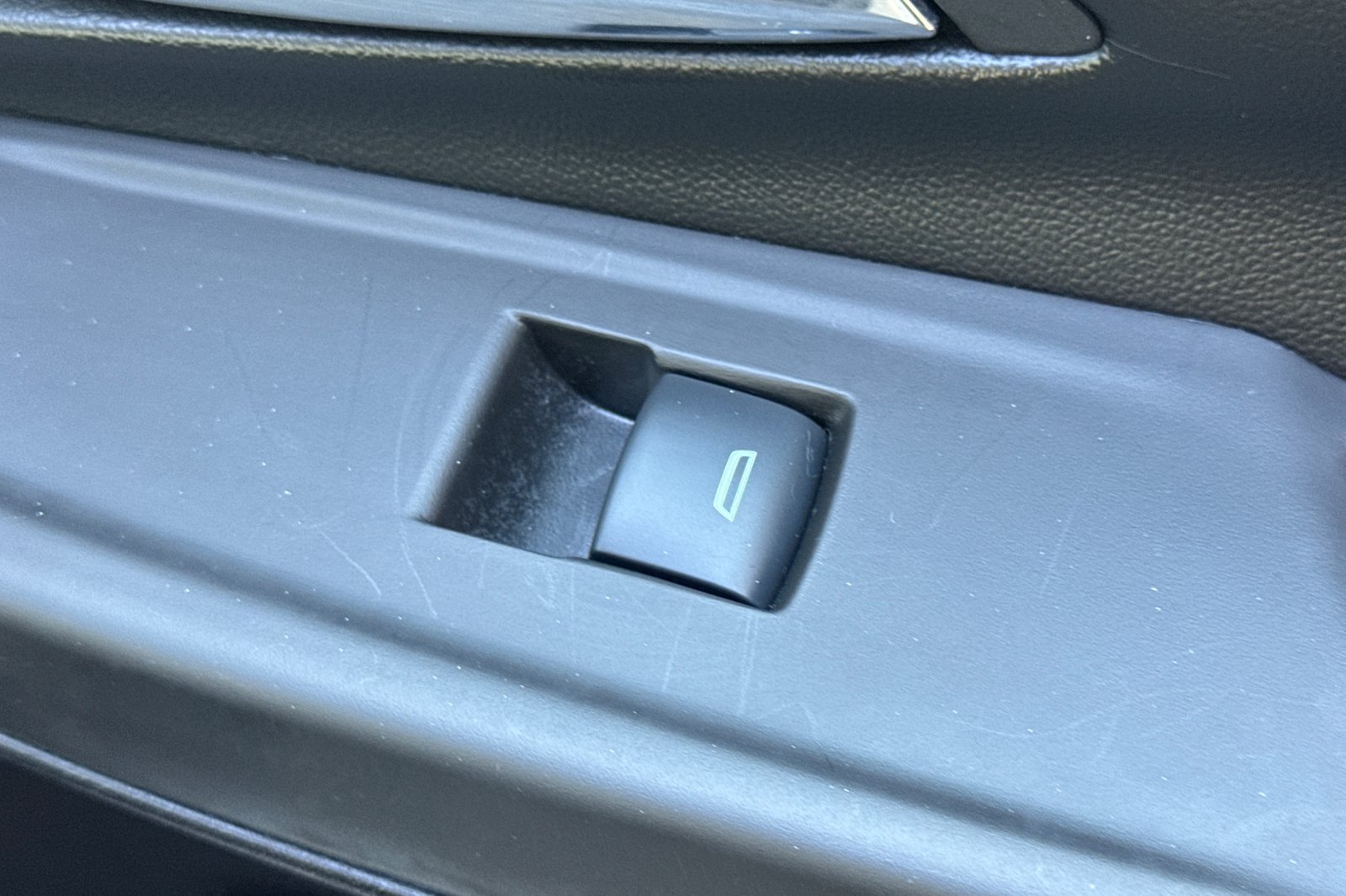 Used 2023 Chevrolet Bolt LT w/ Infotainment Package FWD image 22