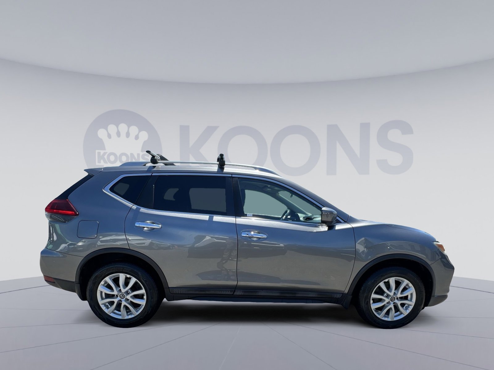 Used 2018 Nissan Rogue SV w/ Premium Package FWD image 12