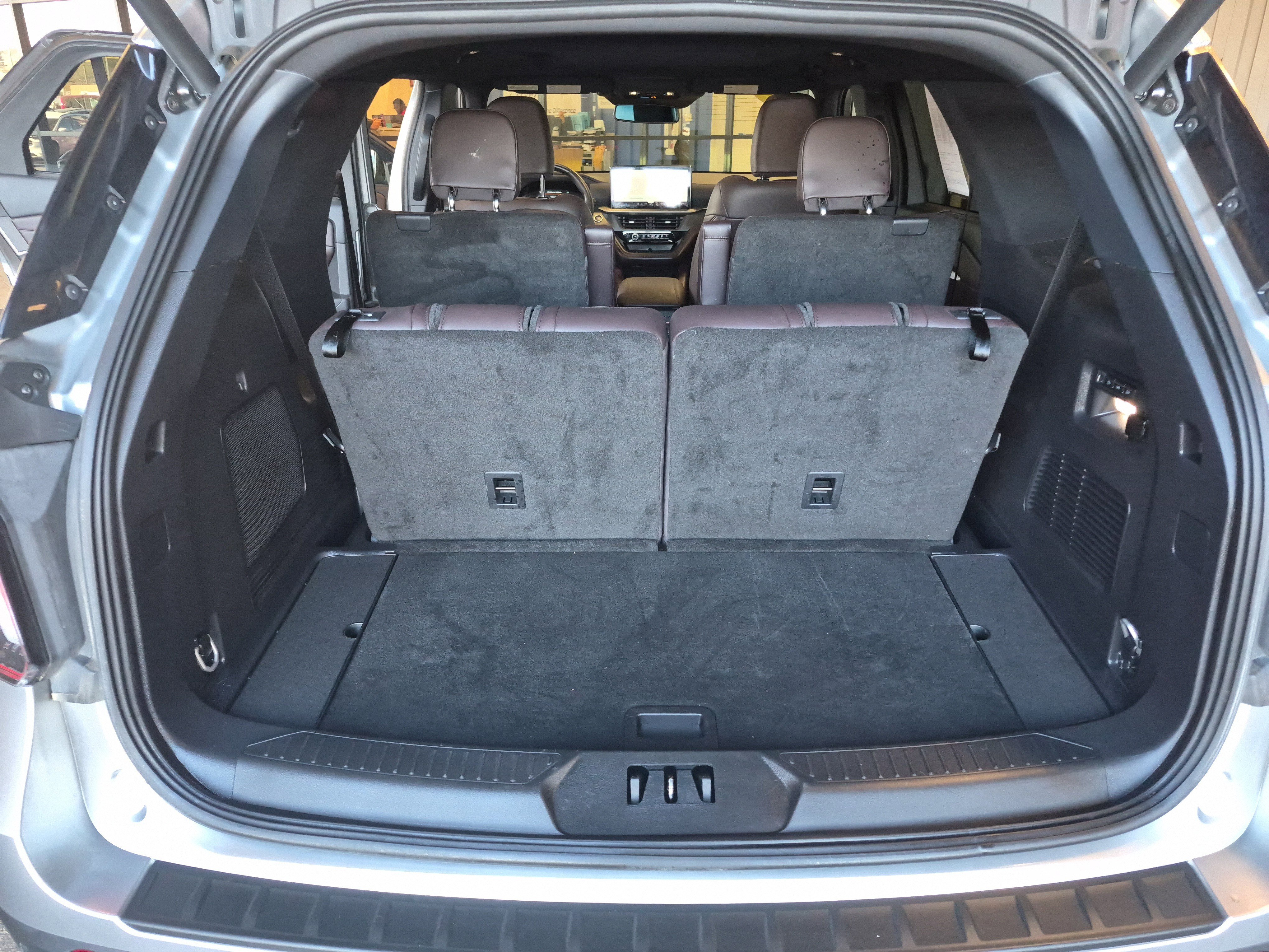 Certified 2025 Ford Explorer Platinum image 17