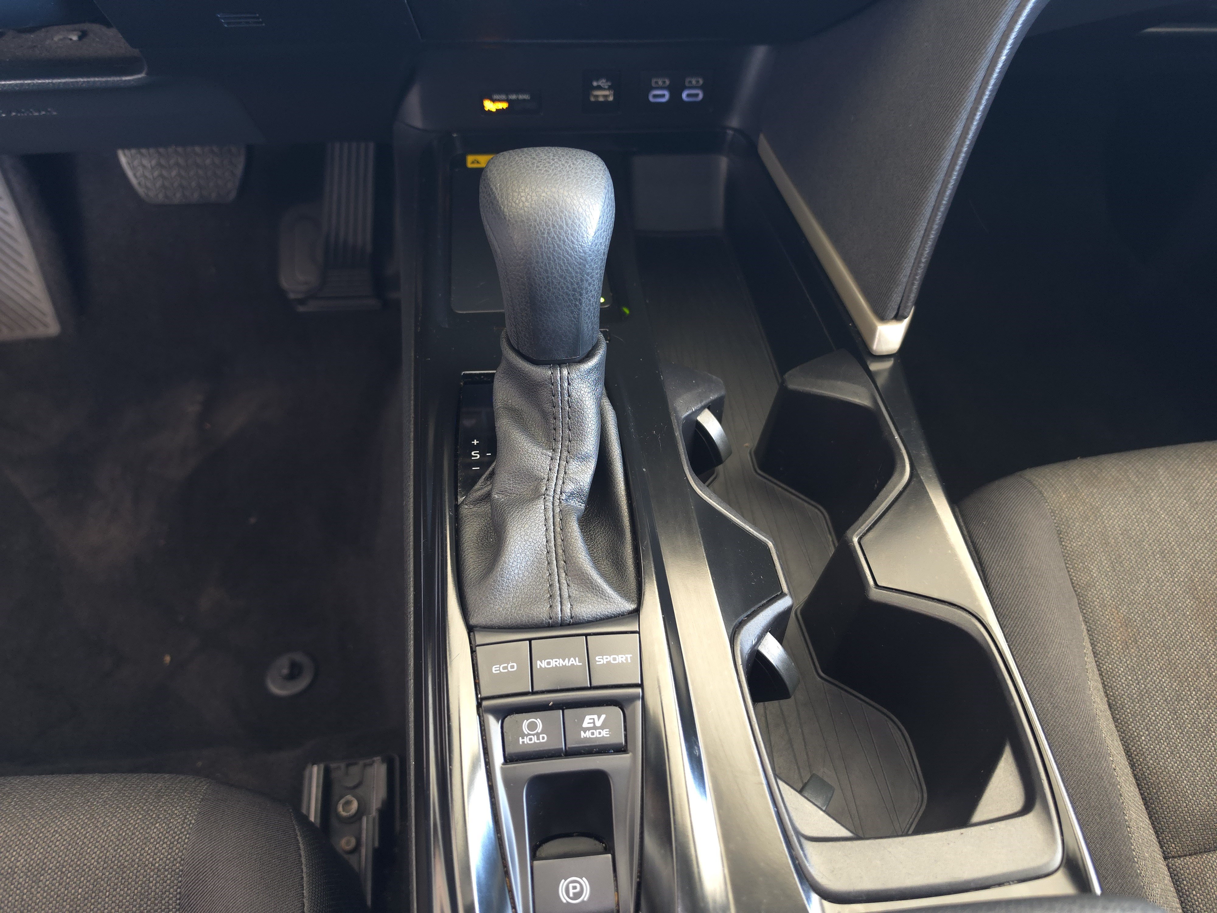 Used 2025 Toyota Camry LE FWD image 12