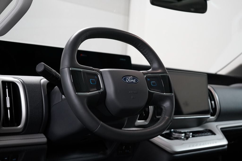 Certified 2025 Ford Expedition Active AWD/4WD image 13